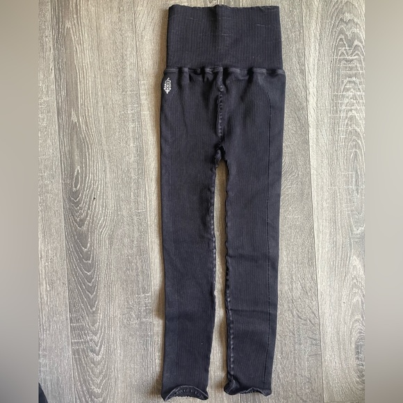 NWOT HAPPINESS RUNS LEGGINGS in washed black- no longer available anywhere!! - Picture 2 of 4
